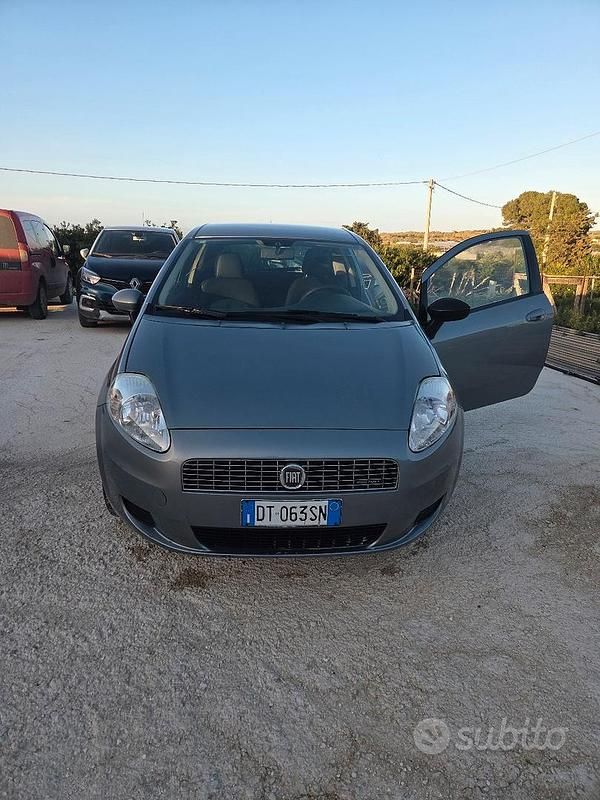Usata Fiat Grande Punto 90 CV (66 kW) 2008 Grigio Utilitaria