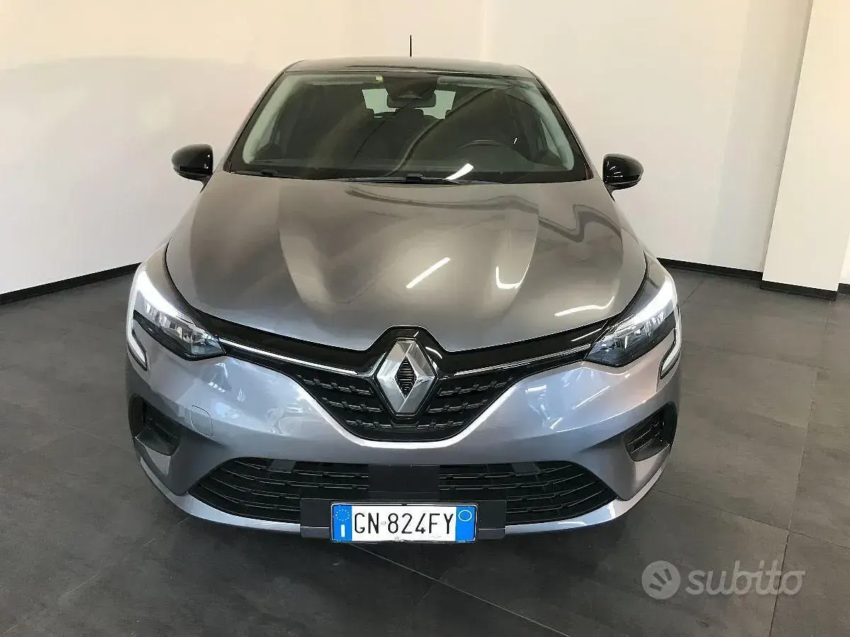 Usata Renault Clio V Equilibre 101 CV (74 kW) 2023 Grigio Berlina