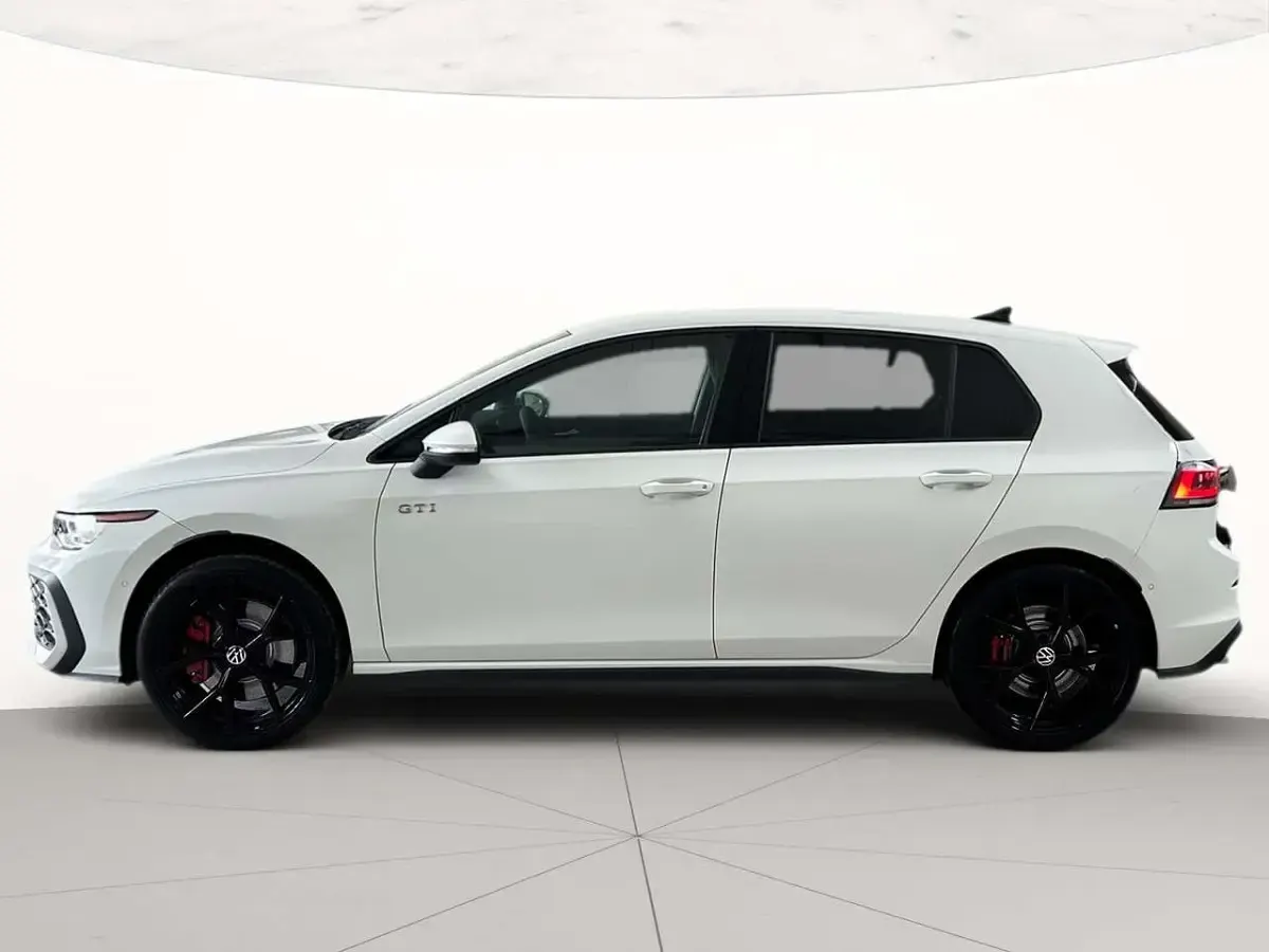 Nuova VW Golf VIII GTI 265 CV (194 kW) 2026 Pure white Berlina