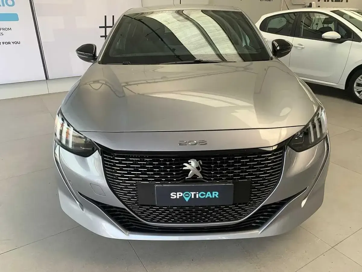 Usata Peugeot 208 GT 101 CV (74 kW) 2023 Grigio Utilitaria