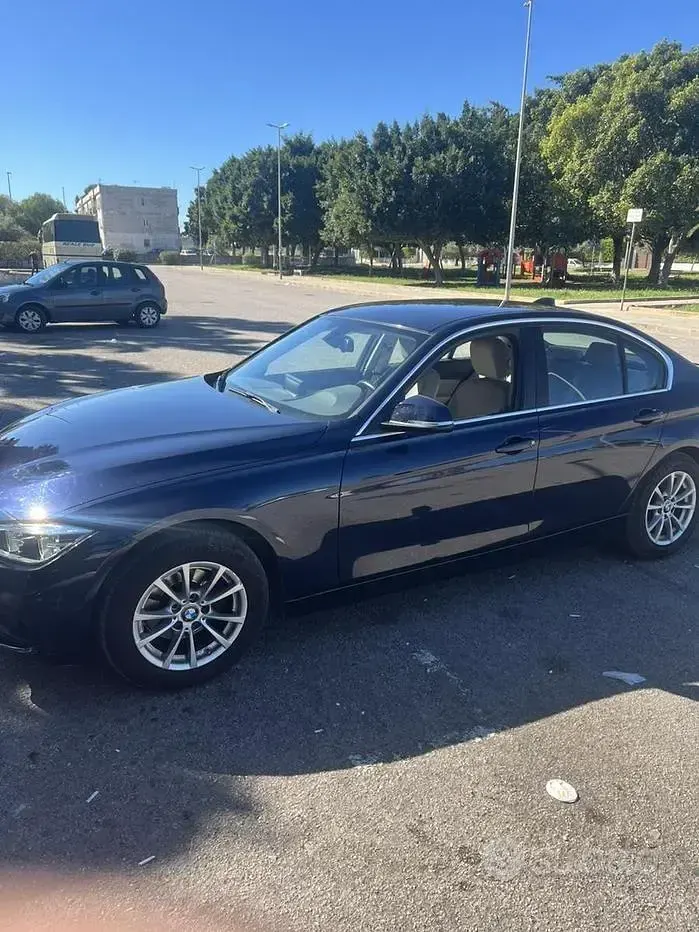Usata BMW 318 Efficient Dynamics 150 CV (110 kW) 2017 Bluazzurro Berlina