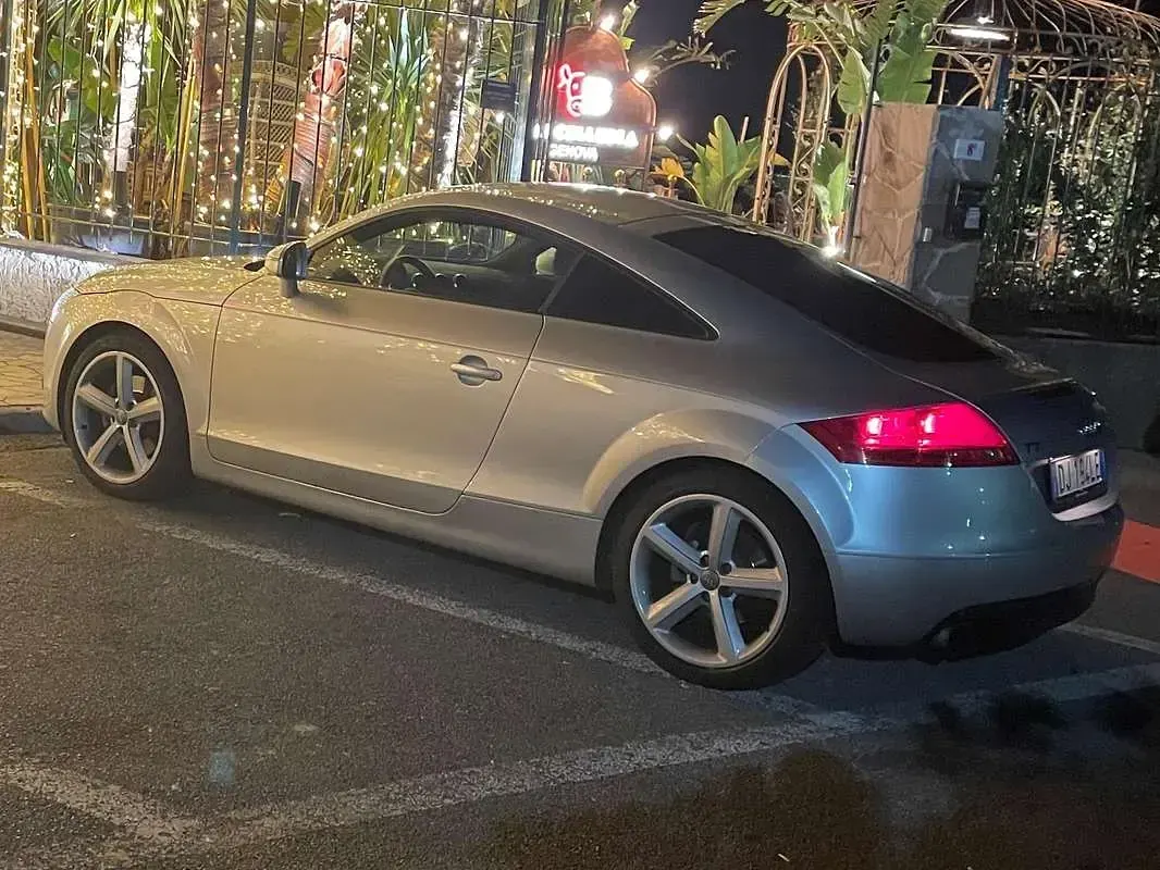 Second-hand Audi TT Ambiente 200 CP (147 kW) 2007 Argintiu Coupe