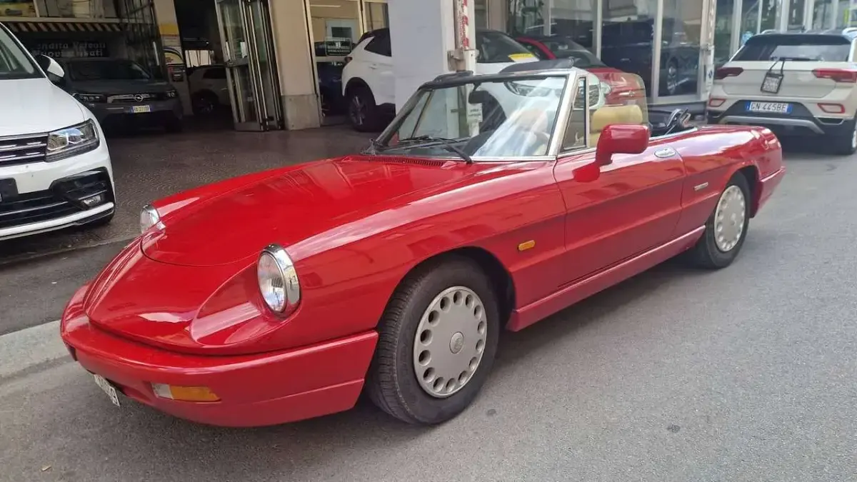 Usata Alfa Romeo Spider 106 CV (77 kW) 1993 Rosso Cabrio