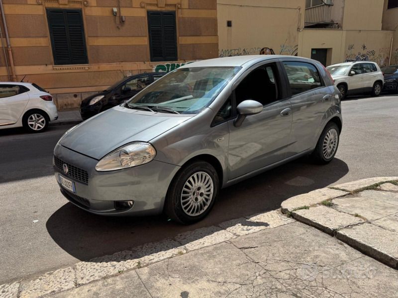 Usata Fiat Grande Punto 75 CV (55 kW) 2009 Grigio Utilitaria