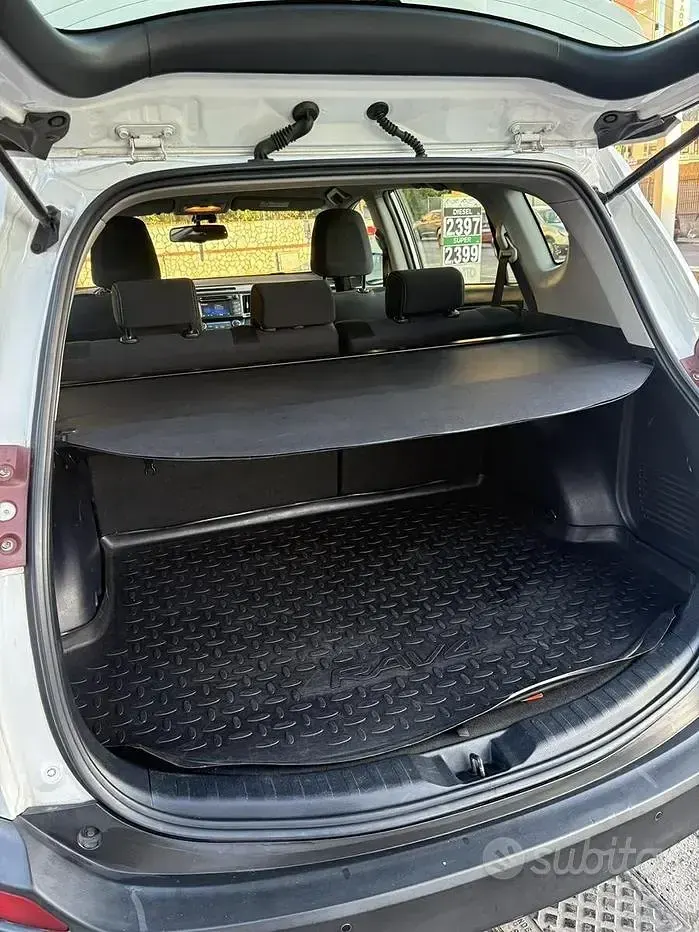 Usata Toyota RAV4 124 CV (91 kW) 2014 SUV
