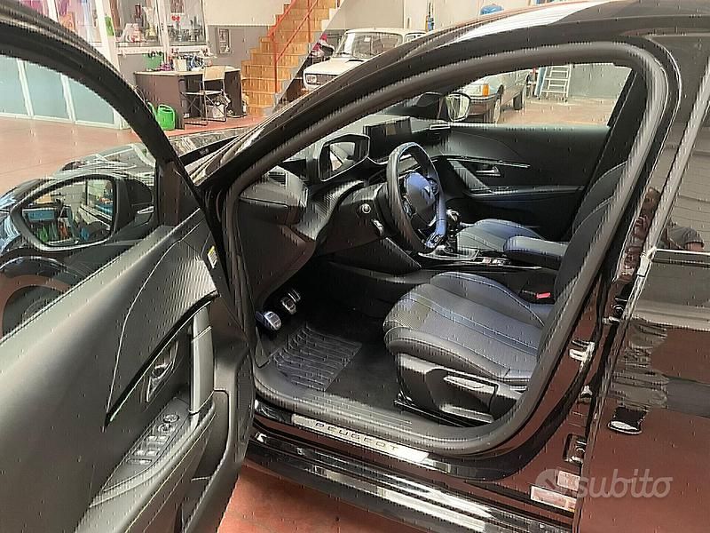 Usata Peugeot 208 GT 101 CV (74 kW) 2024 Nero Utilitaria