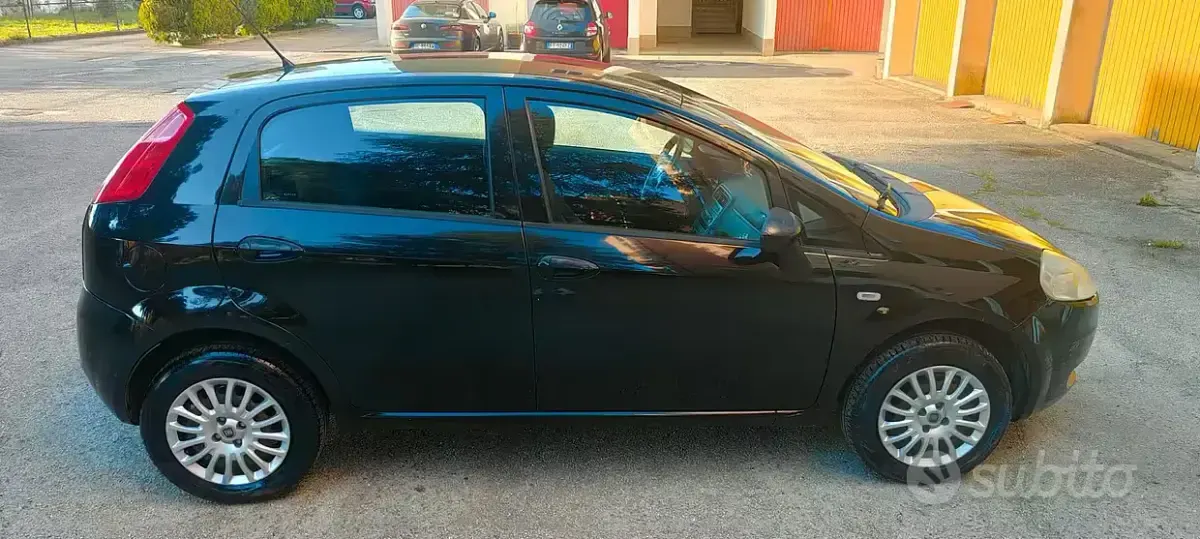 Usata Fiat Grande Punto Dynamic 77 CV (56 kW) 2009 Nero Utilitaria