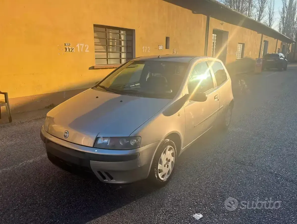 Usata Fiat Punto 60 CV (44 kW) 2002 Utilitaria