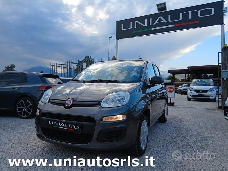 Usata Fiat Panda Lounge 69 CV (50 kW) 2019 Grigio Utilitaria