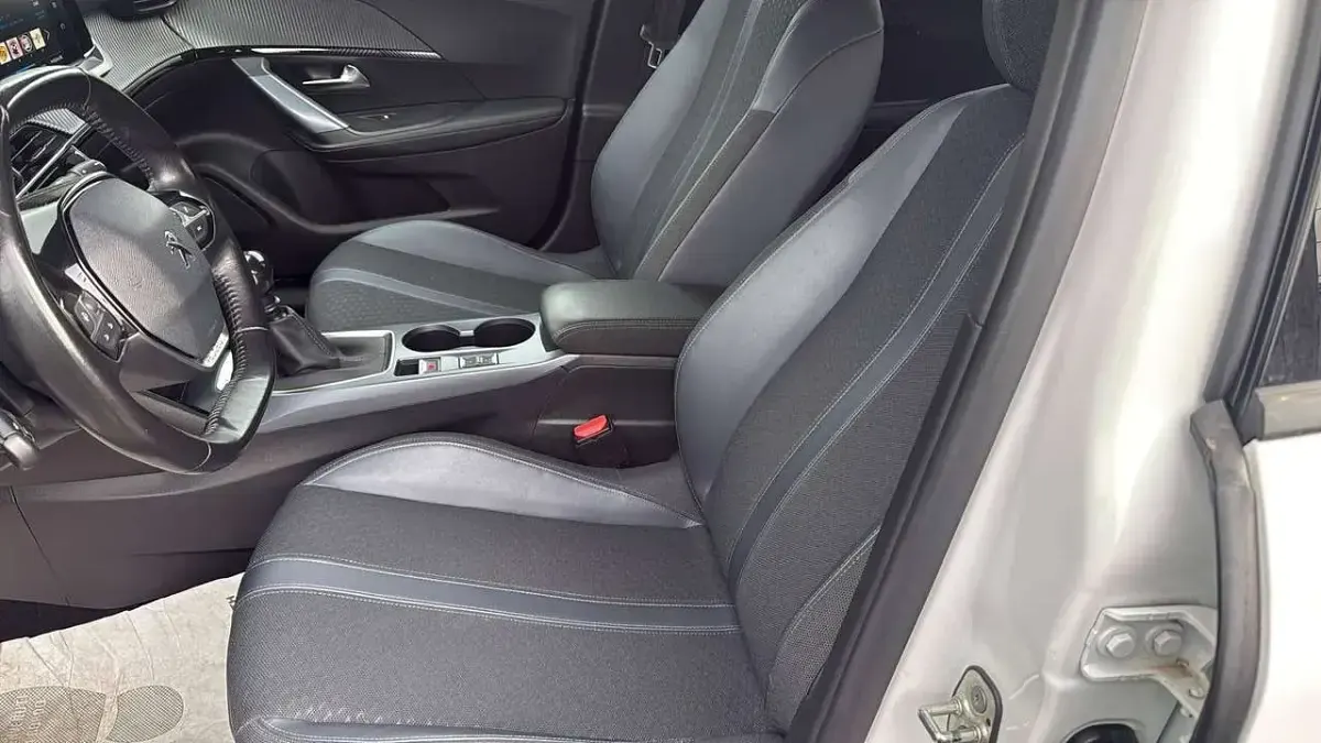 Usata Peugeot 2008 Allure 102 CV (75 kW) 2020 Grigio tetto nero SUV