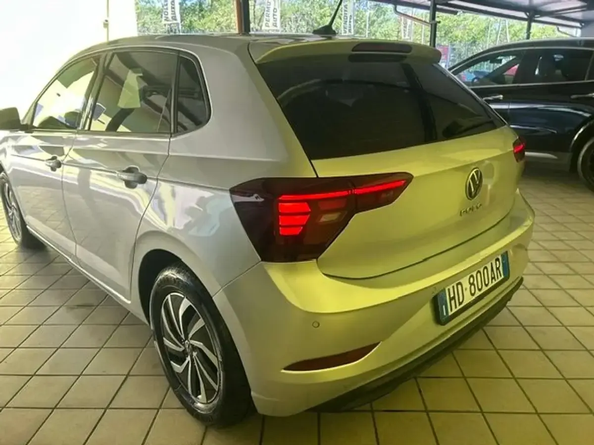 Usata VW Polo R-line 95 CV (69 kW) 2023 Grigio Utilitaria