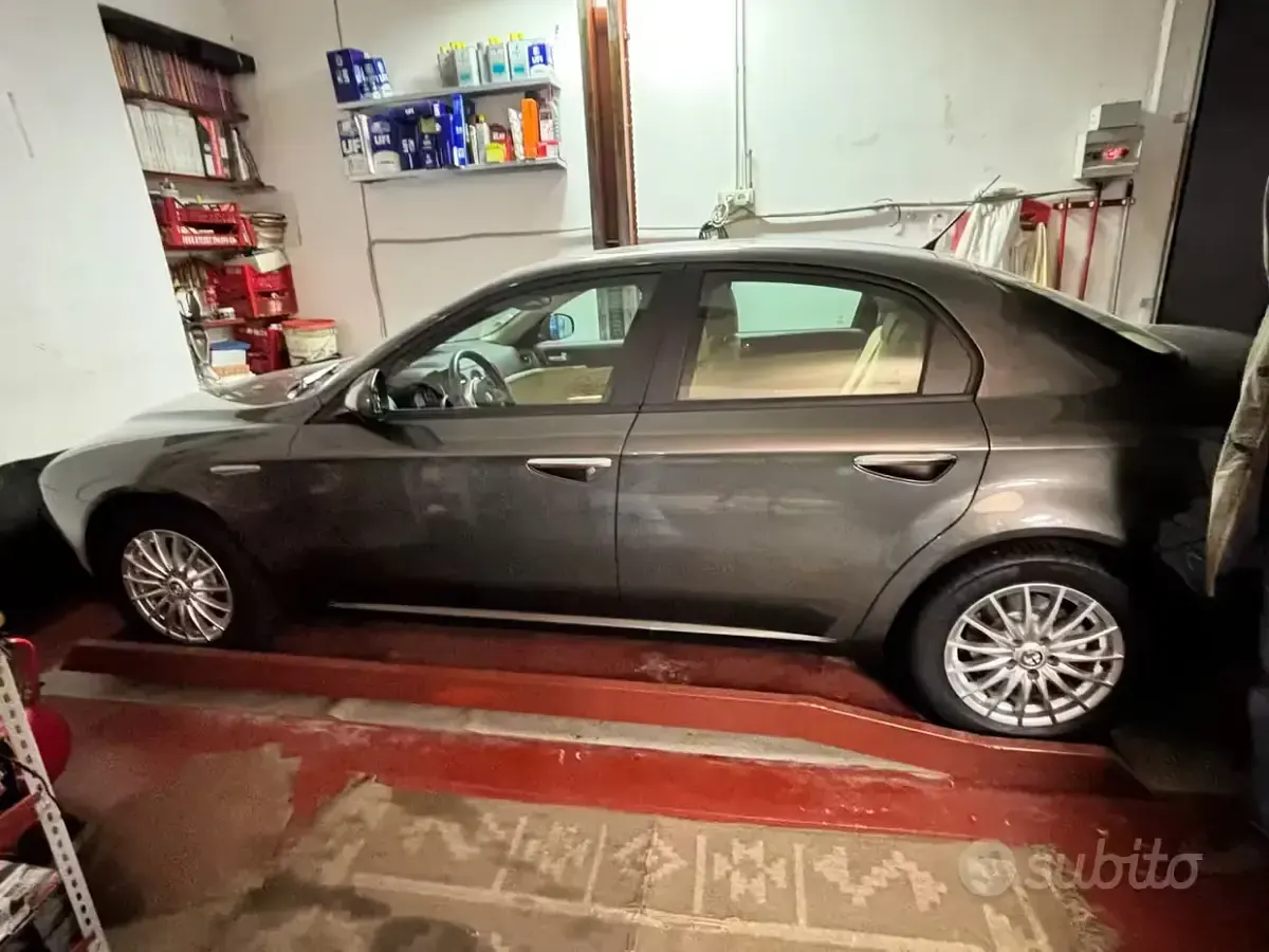 Usata Alfa Romeo 159 Exclusive 150 CV (110 kW) 2006 Grigio Berlina