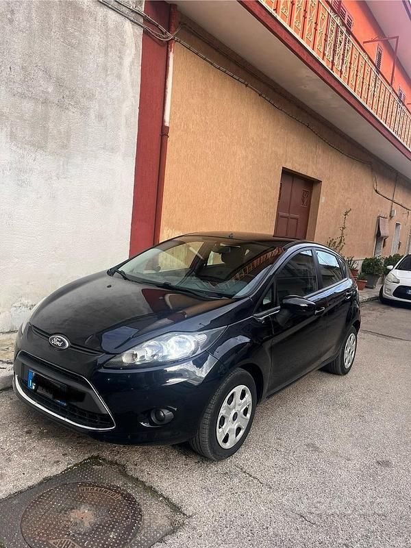 Usata Ford Fiesta 90 CV (66 kW) 2009 Nero Utilitaria