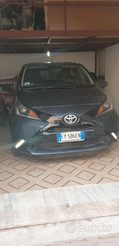 Usata Toyota Aygo 69 CV (50 kW) 2015 Grigio Utilitaria