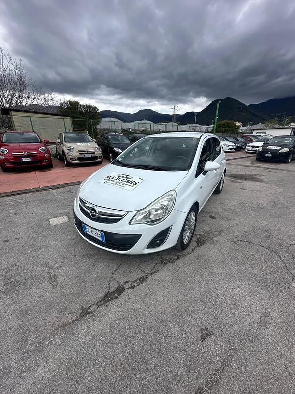 Usata Opel Corsa Edition 75 CV (55 kW) 2013 Bianco Utilitaria