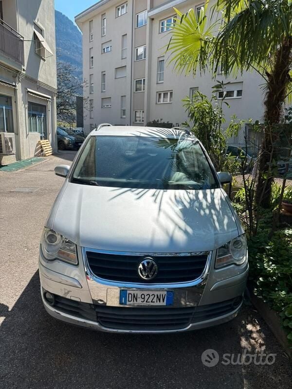 Usata VW Touran 136 CV (100 kW) 2008 Grigio Monovolume