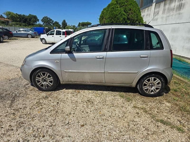 Usata Fiat Idea Dynamic 69 CV (50 kW) 2004 Argento Monovolume