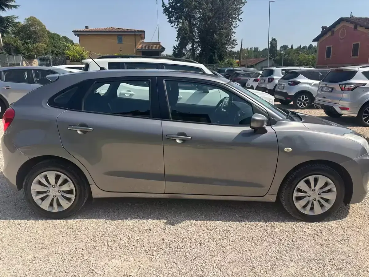 Usata Suzuki Baleno 90 CV (66 kW) 2019 Grigio Utilitaria