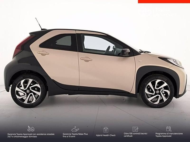 Usado Toyota Aygo X Trend 72 CV (52 kW) 2025 Beige SUV