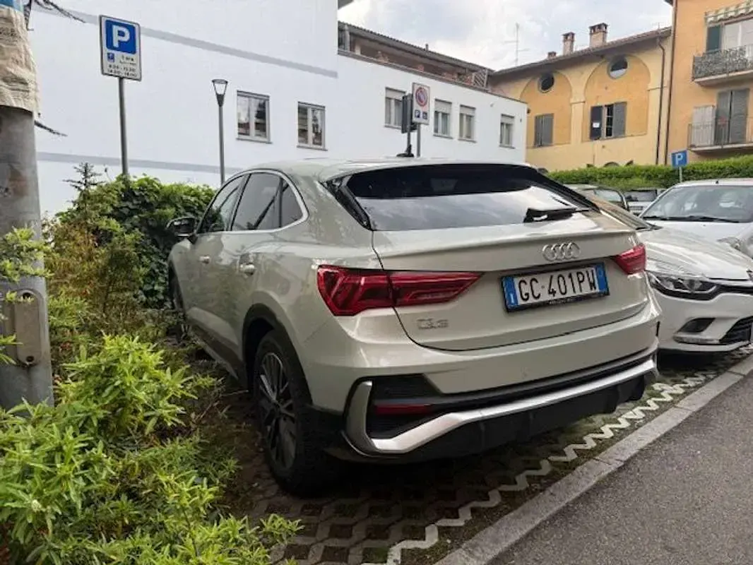 Usata Audi Q3 Sportback S-Line 150 CV (110 kW) 2021 Argento SUV