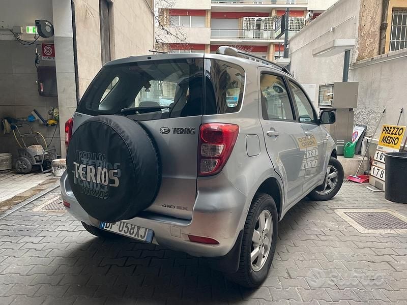 Usata Daihatsu Terios 105 CV (77 kW) 2008 Grigio SUV