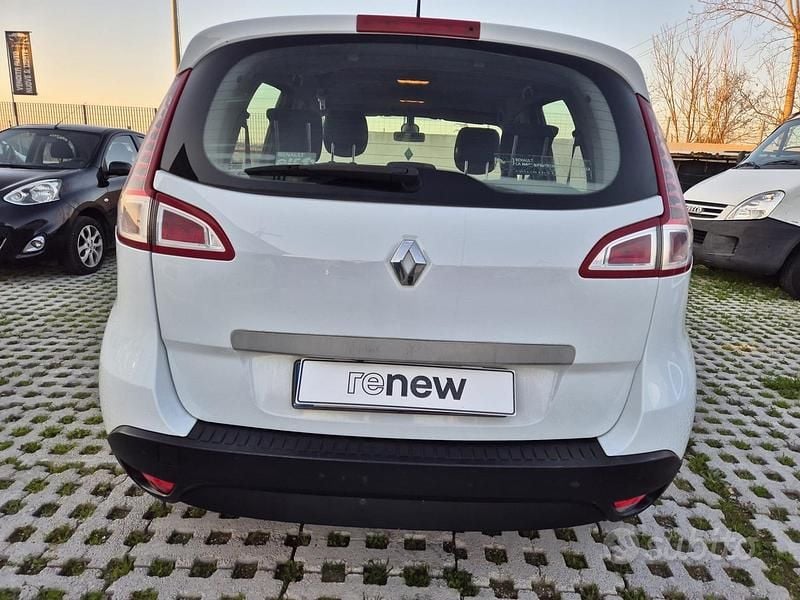 Usata Renault Scénic III Dynamique 110 CV (80 kW) 2010 Bianco Monovolume