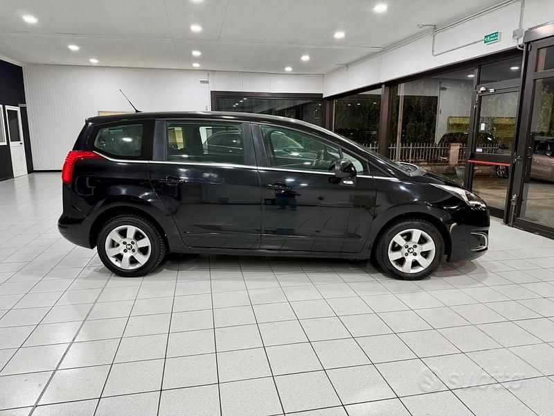 Usata Peugeot 5008 Business-Line 119 CV (87 kW) 2015 Nero Monovolume