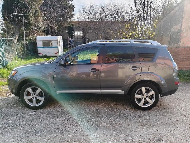 Usata Mitsubishi Outlander Instyle 140 CV (102 kW) 2009 Grigio SUV