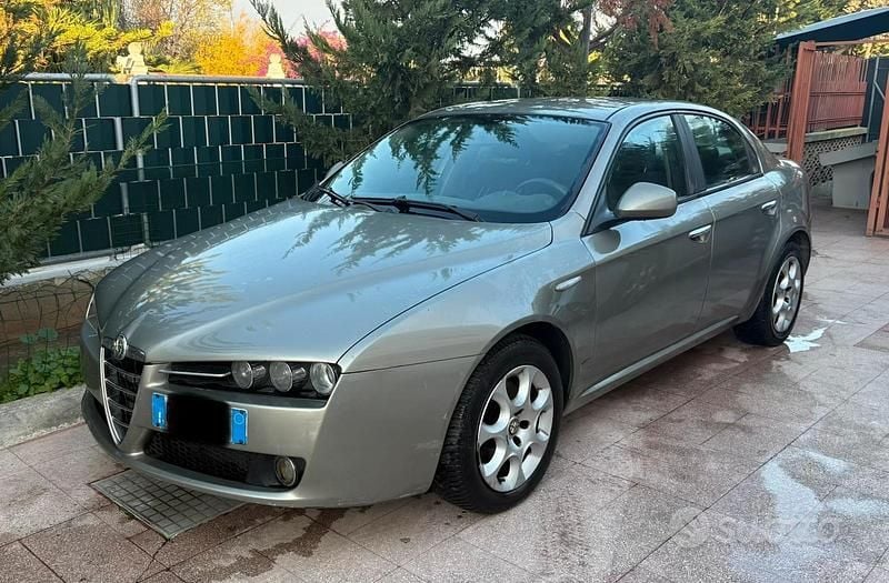 Grigio Usata 2007 Alfa Romeo 159 Tre volumi | 1700 € (Buon prezzo) - Immagine 1/4
