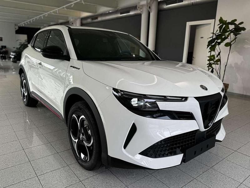 Usata Alfa Romeo Junior Edizione Speciale 136 CV (100 kW) 2024 Bianco metallizzato SUV