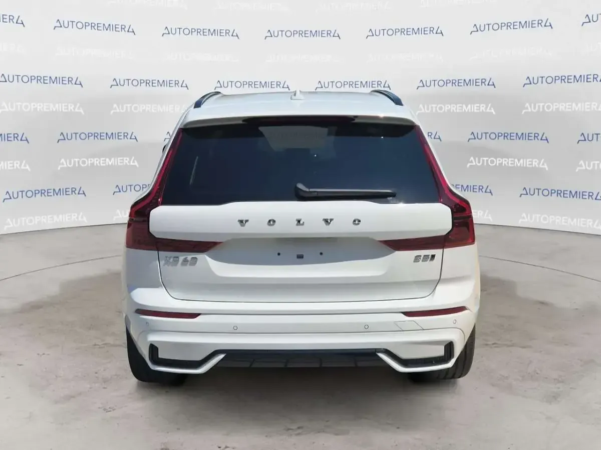 Nuova Volvo XC60 Plus 250 CV (183 kW) 2026 Bianco SUV