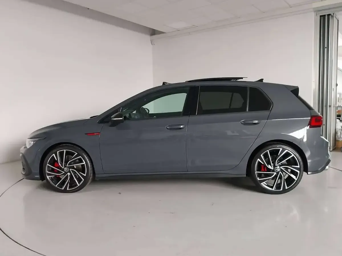 Usata VW Golf VIII GTI 245 CV (180 kW) 2024 Nero met. Berlina