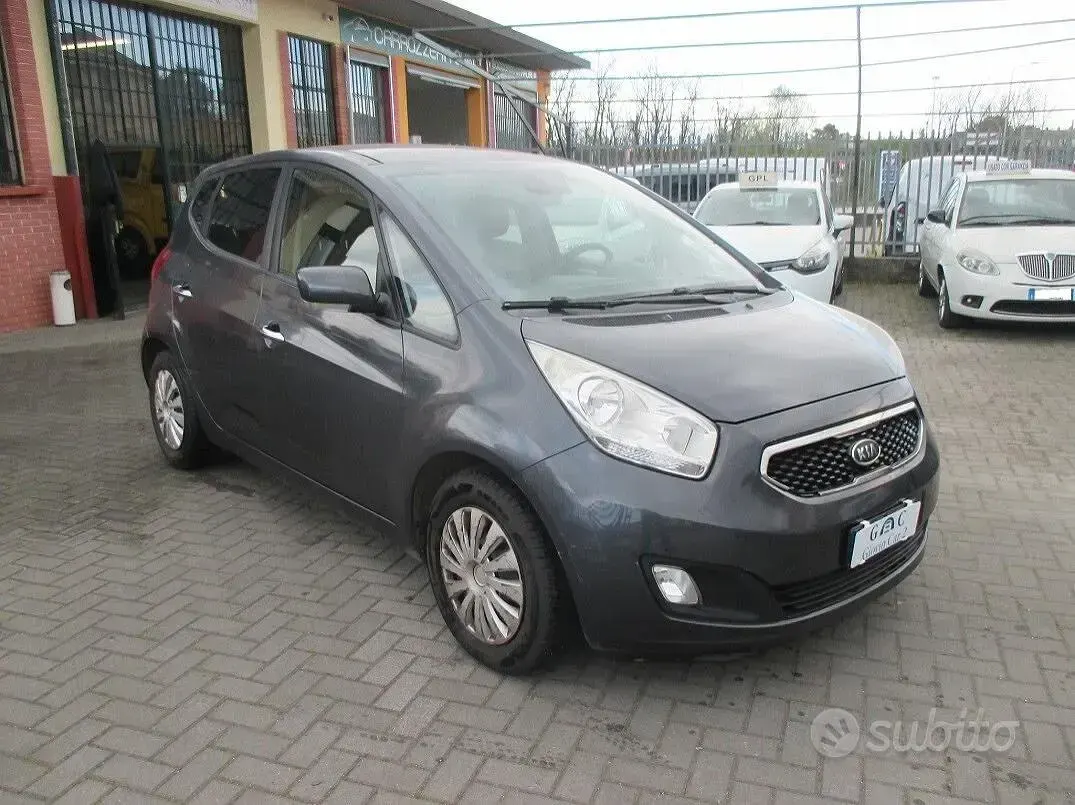 Usata Kia Venga 125 CV (91 kW) 2011 Grigio Utilitaria