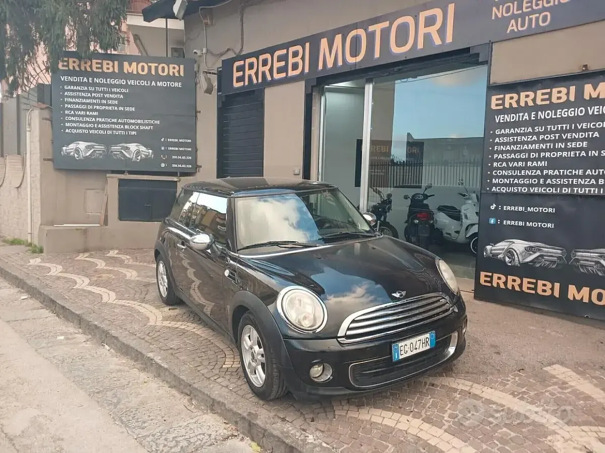 Usata Mini Cooper 75 CV (55 kW) 2011 Nero Utilitaria