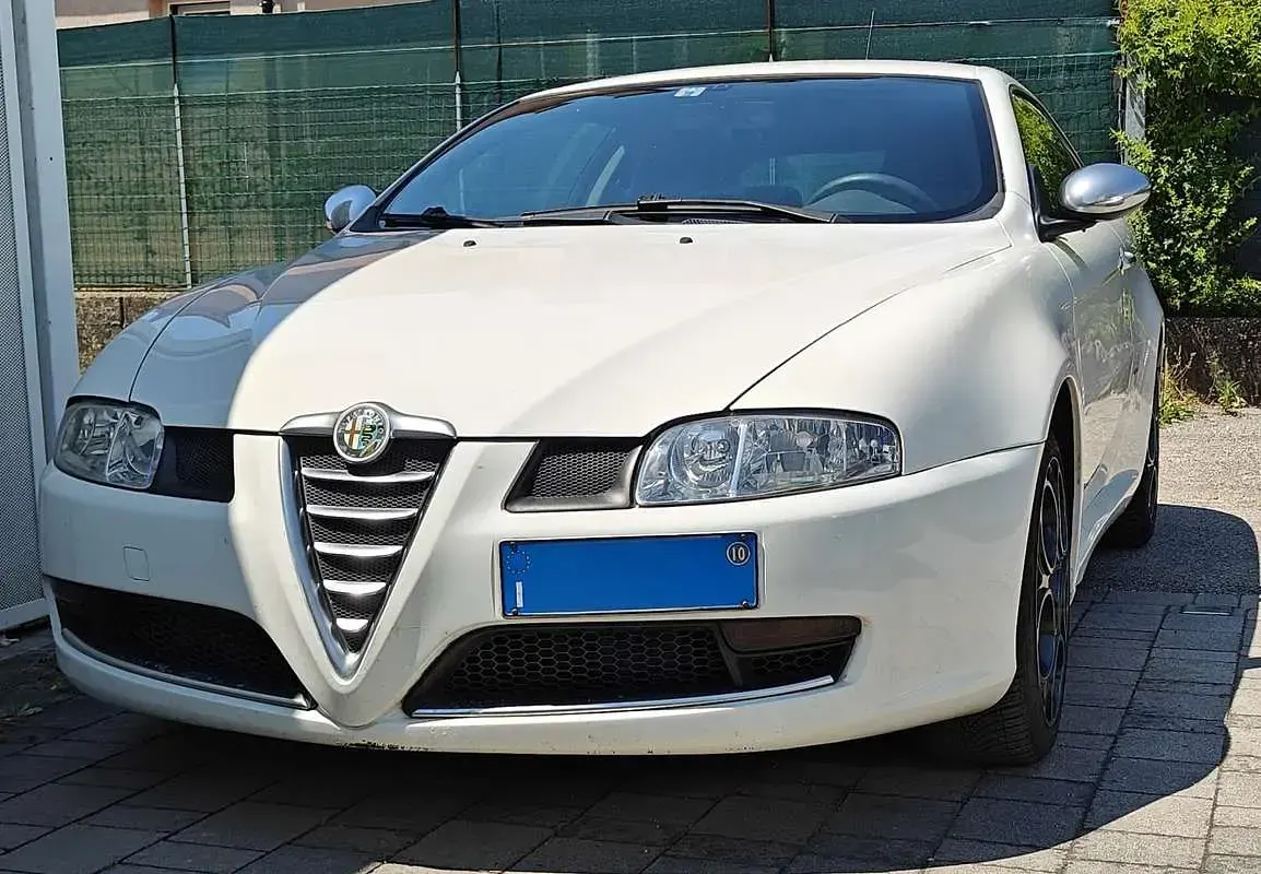 Usata Alfa Romeo GT Quadrifoglio Verde 170 CV (125 kW) 2010 Bianco Coupé