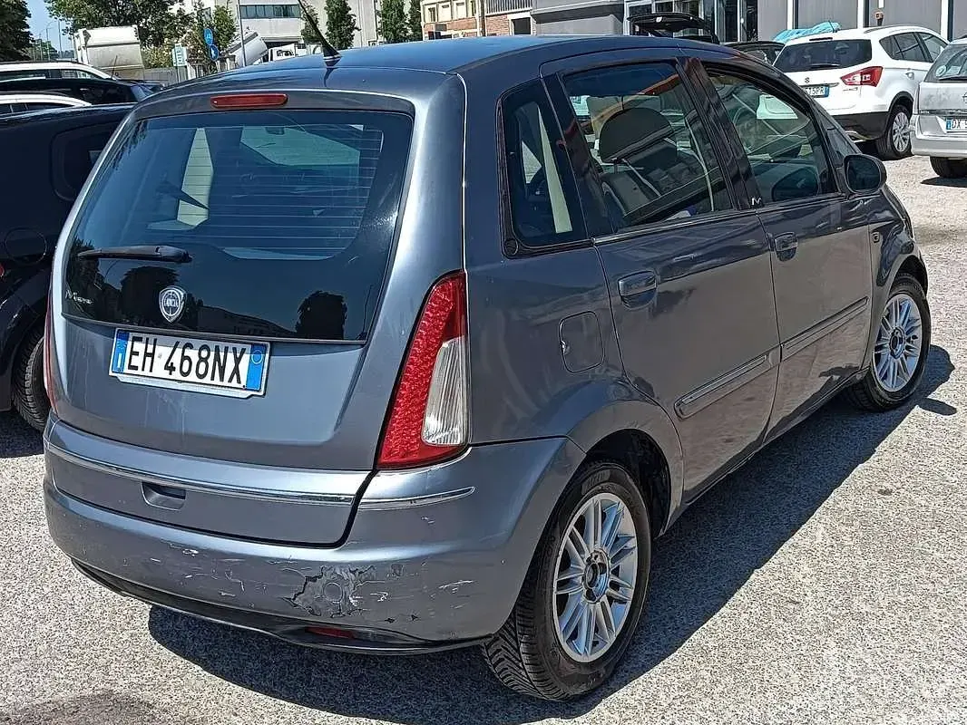Usata Lancia Musa 95 CV (69 kW) 2011 Grigio Monovolume