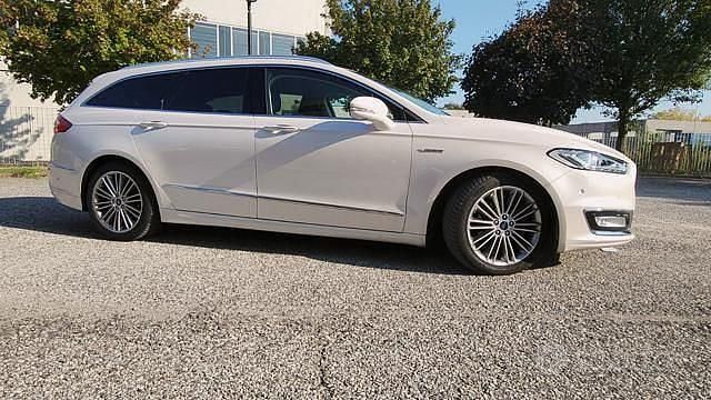Usata Ford Mondeo Vignale 150 CV (110 kW) 2017 Bianco perlato Station wagon