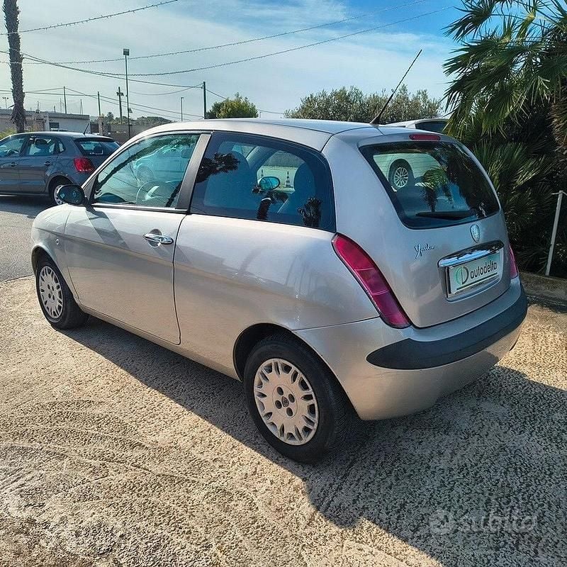 Usata Lancia Ypsilon 60 CV (44 kW) 2005 Grigio Utilitaria
