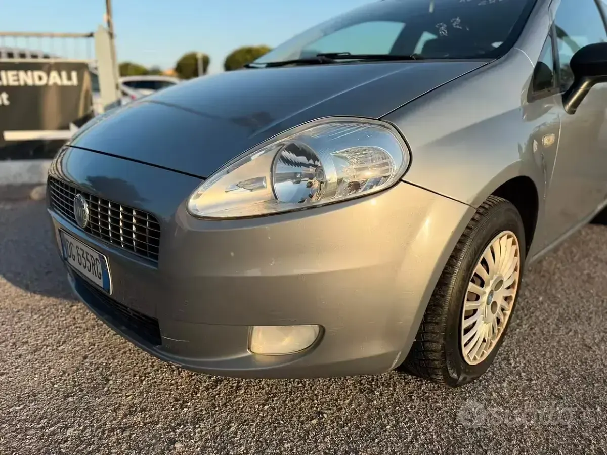 Usata Fiat Grande Punto Dynamic 65 CV (47 kW) 2007 Grigio Utilitaria
