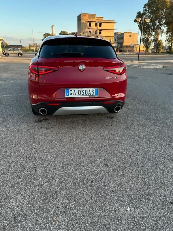 Usata Alfa Romeo Stelvio 160 CV (117 kW) 2020 Rosso SUV