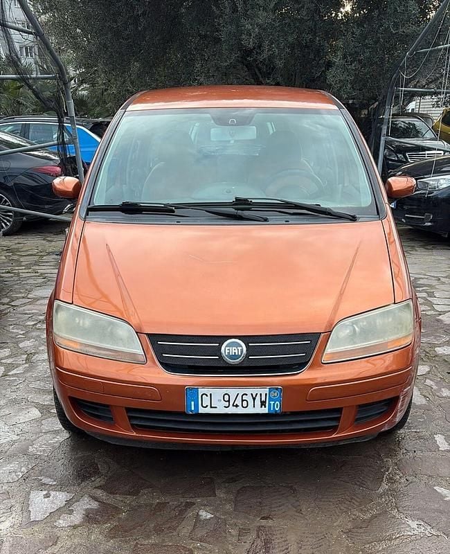 Usata Fiat Idea Emotion 69 CV (50 kW) 2004 Arancione Monovolume