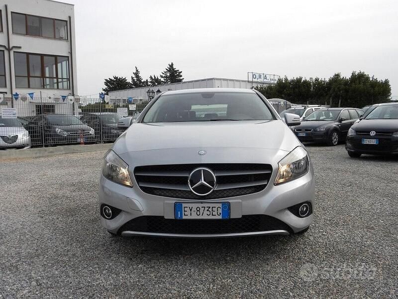 Usata Mercedes A180 109 CV (80 kW) 2015 Argento Berlina