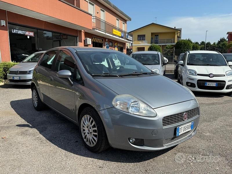 Usata Fiat Grande Punto Dynamic 65 CV (47 kW) 2009 Grigio Utilitaria
