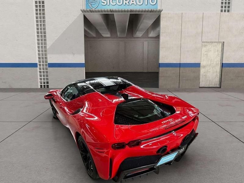 Usata Ferrari SF90 780 CV (573 kW) 2023 Rosso Cabrio