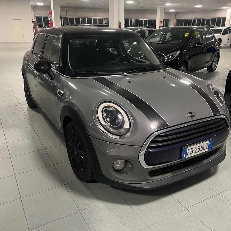 Grigio Usata 2016 Mini Cooper D Business Due volumi | 12.700 € (Molto cara) - Immagine 1/4