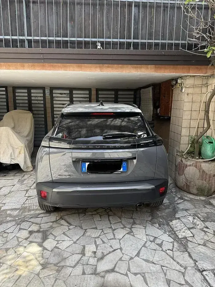 Usata Peugeot 2008 100 CV (73 kW) 2025 Grigio SUV