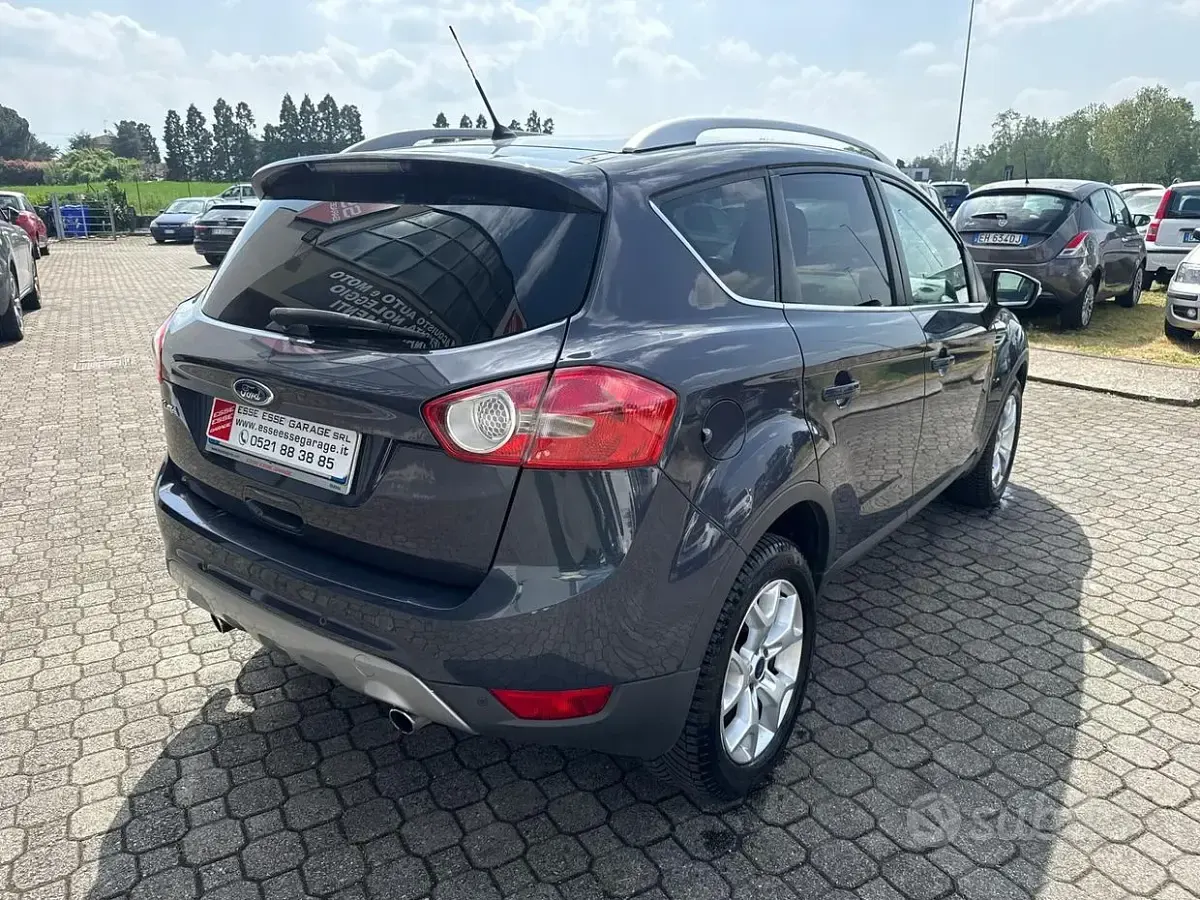 Usata Ford Kuga Titanium 140 CV (102 kW) 2012 Grigio SUV