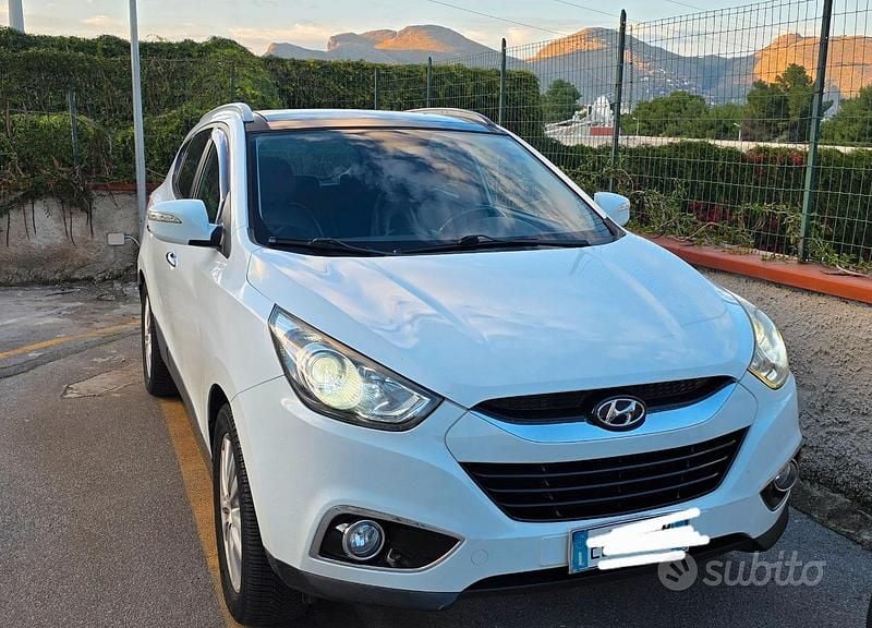 Bianco Usata 2010 Hyundai ix35 Comfort SUV | 8000 € (Buon prezzo) - Immagine 1/4