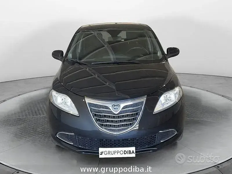 Usata Lancia Ypsilon Silver 69 CV (50 kW) 2013 Nero Utilitaria