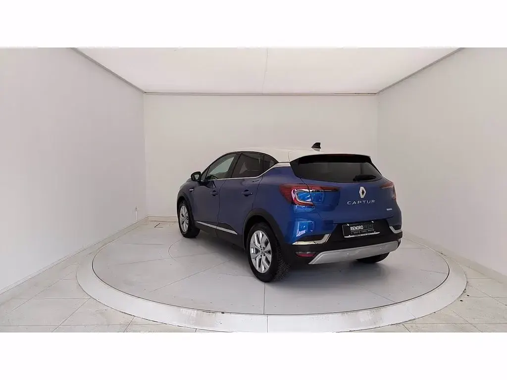 Usata Renault Captur Intens 143 CV (105 kW) 2022 Blu scuro SUV